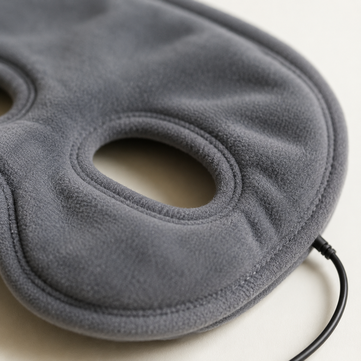 Nahaufnahme des weichen Innenmaterials der ThermoRelief Wärmemaske
